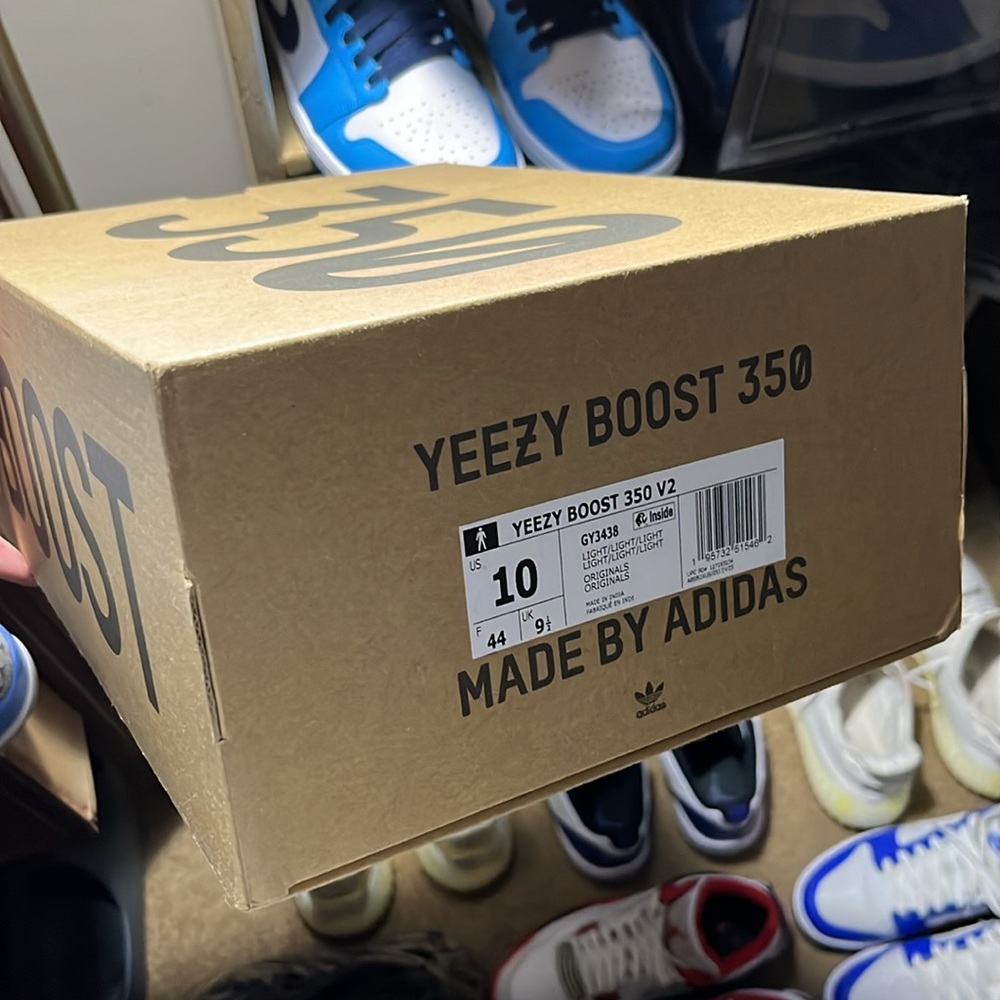 🔥Yeezy 350 V2 Light VNDS with authentication🔥 - Picture 5 of 5
